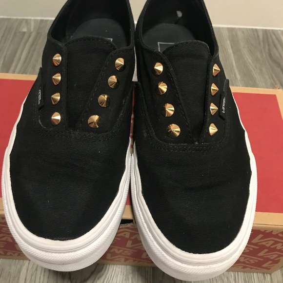 vans authentic gore studs